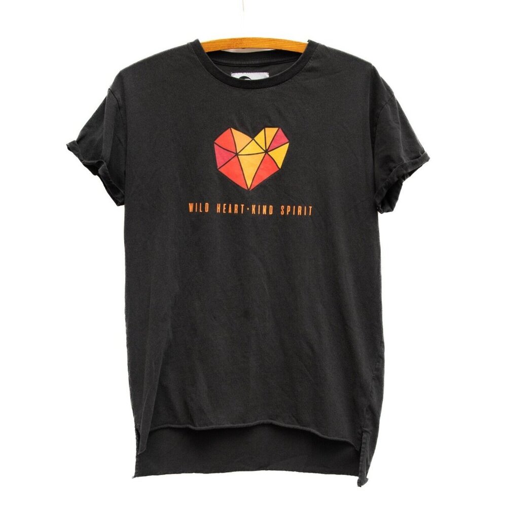 Zyia Active T-Shirt Women’s L Black Wild Heart Graphic Relaxed Fit Raw Hem‎ Soft